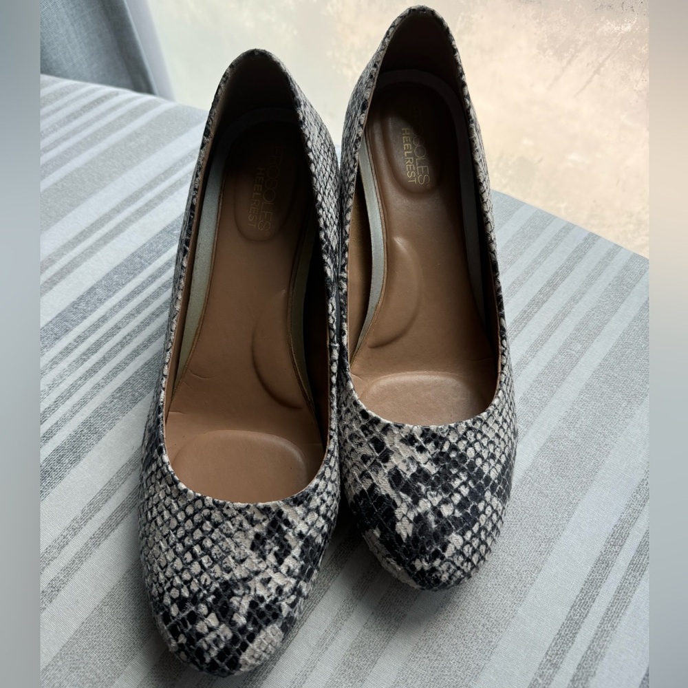 EUC Aerosoles Snakeskin Pump W10.5